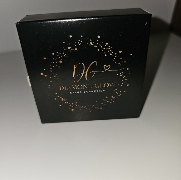 Karma Cosmetics Highlighter - Picture 3 of 5